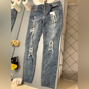 Almost Famous Skinny jeans Size 7 👖